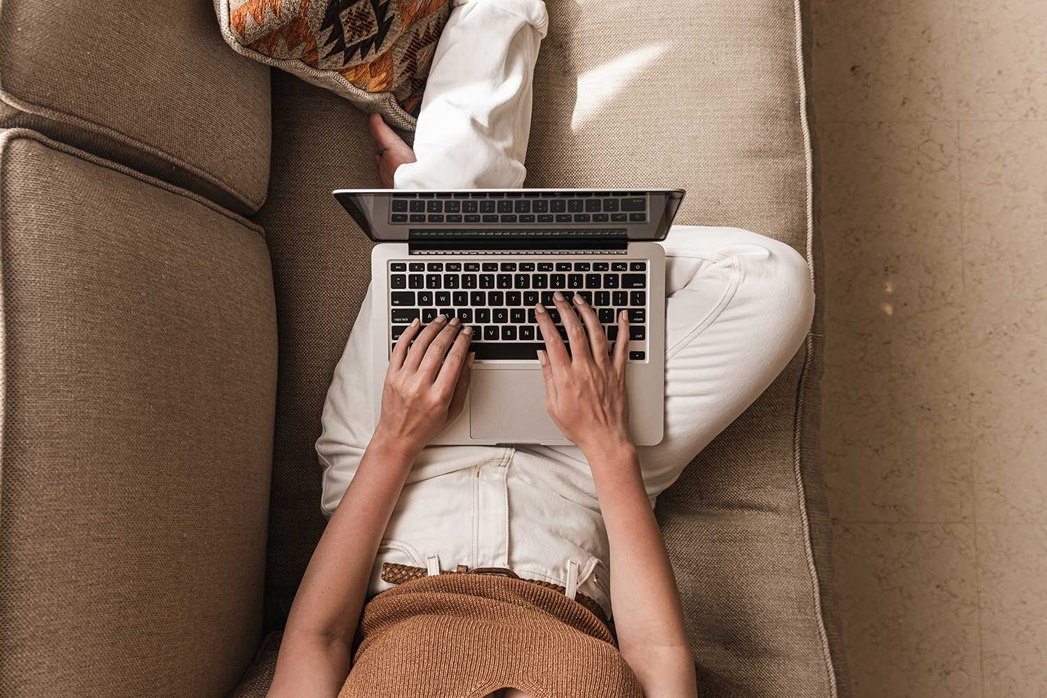 Corporate-Housing-Client-on-Computer